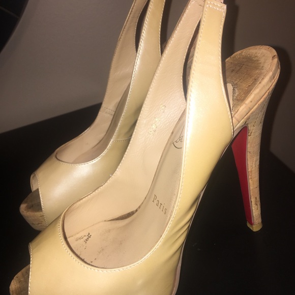 Christian Louboutin nude heels - Picture 1 of 6